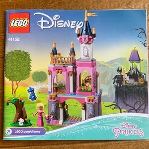 LEGO DISNEY: Sleeping Beauty castle.